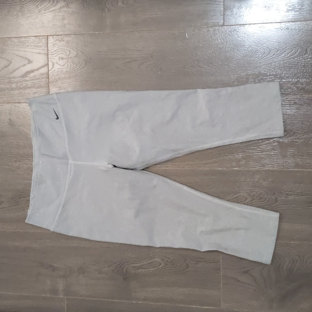 Nike Dri-Fit Women's Grey Athletic Capris